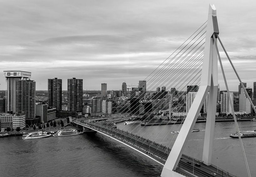 Skyline Rotterdam in zwart wit van Marjolein van Middelkoop