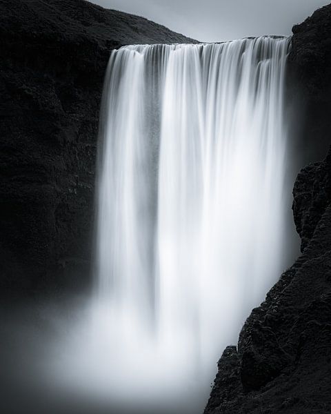 Le Skógafoss en noir et blanc par Henk Meijer Photography