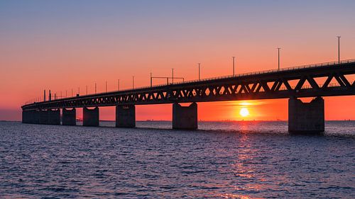 Coucher de soleil au pont de l'Oresund, Malmö, Suède