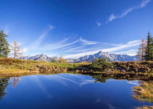 Berglandschaft "Kleiner Bergsee" von Coen Weesjes