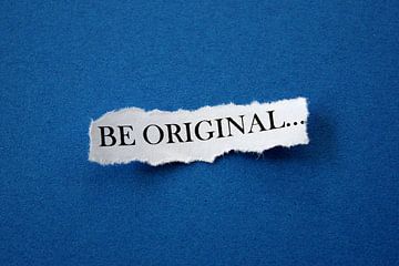 Text "Be original" white on blue by Tesstbeeld Fotografie