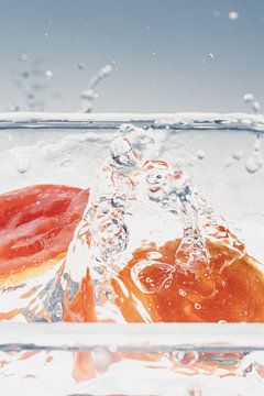 Tomaten vallen in het water 3 van Marc Heiligenstein