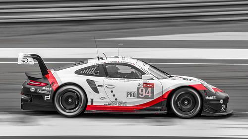 Black / white / red Porsche Le Mans