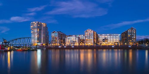 Sunset reflected in the windows of the Handelskade