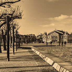Museumplein Van Gogh Museum Concertgebouw Winter Sepia von Hendrik-Jan Kornelis