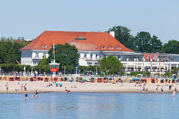 Strand mit Atlantic Grand Hotel Travemünde, ehemaliges Casino Travemünde, Lübeck-Travemünde, Lübeck,