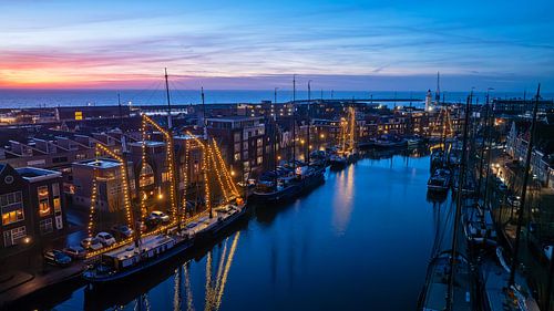 Kerstlicht bij zonsondergang in Harlingen Friesland