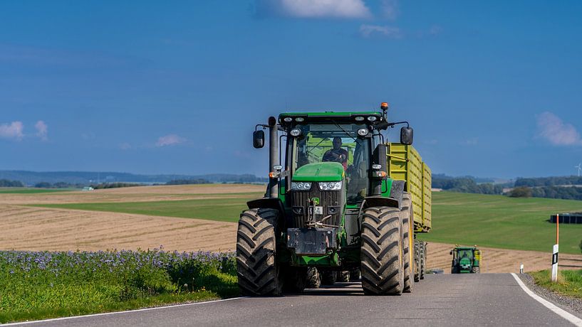 Tractor in Midden-Saksen van Johnny Flash