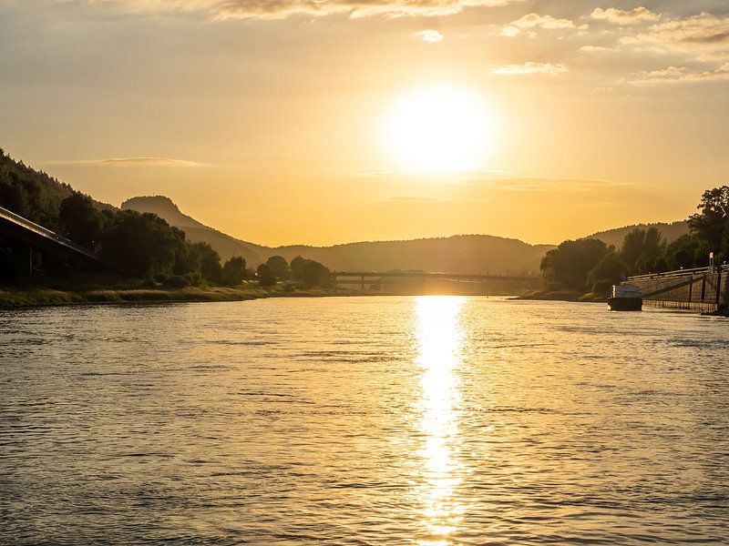Bad Schandau in Saksisch Zwitserland - Uitzicht over de Elbe tot aan de Lilienstein van Pixelwerk