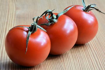 rijpe rode tomaten van Heiko Kueverling