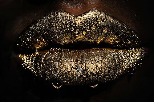 Betoverende gouden glitter lippen met waterdruppels