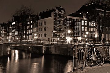 Amsterdam bij nacht, zwart-wit