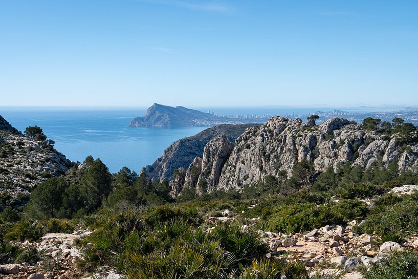 Prachtig berglandschap en de Middellandse Zee van Adriana Mueller