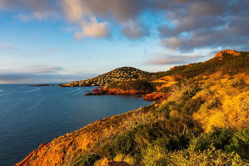 St. Raphaël dans la lumière du soir sur la Côte d'Azur par Flatfield