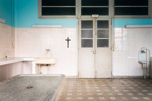 Verlassene Leichenhalle in Frankreich.