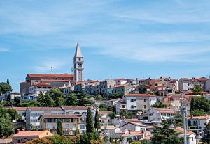 Blick auf die Stadt Vrsar in Kroatien an der Adria