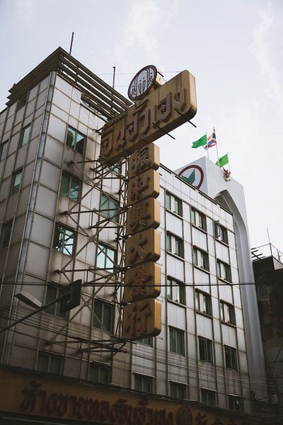 Chinatown billboards: Colourful Stories of Bangkok by Ken Tempelers