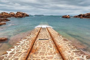 Bootsrampe in Ploumanach in der Bretagne, Frankreich