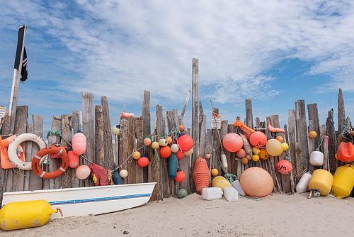 Wrakhouten en gestrandjutte omheining