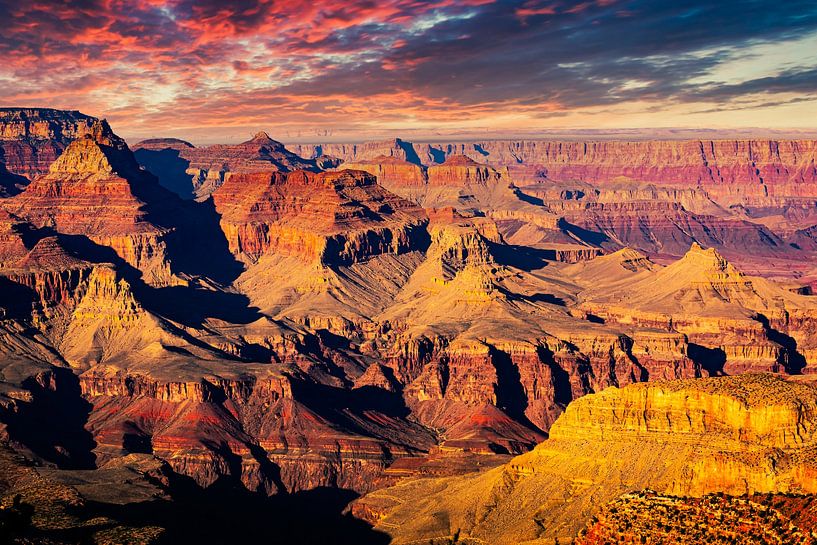 Natuurlijke Wonderkloof en Colorado Rivier Grand Canyon Nationaal Park in Arizona USA met Bewolking van Dieter Walther