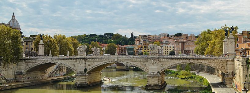 Brug over de Tiber in Rome by Hannie de Graaff