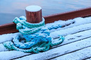 Corde enneigée sur un échafaudage en bois en Norvège