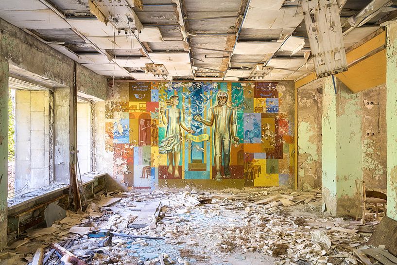 Murale à Pripjat. par Roman Robroek - Photos de bâtiments abandonnés