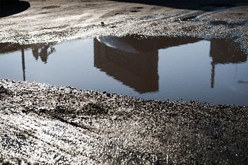 Reflexion in einem städtischen See