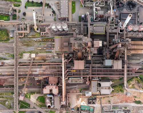 Panoramisch uitzicht op Thyssenkrupp staalfabriek en de rivier de Rijn in Duisburg