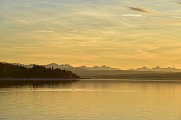 Avondsfeer aan de Ammersee van Peter Bergmann