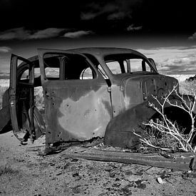 Abandoned oldtimer 1 van Angelique Faber