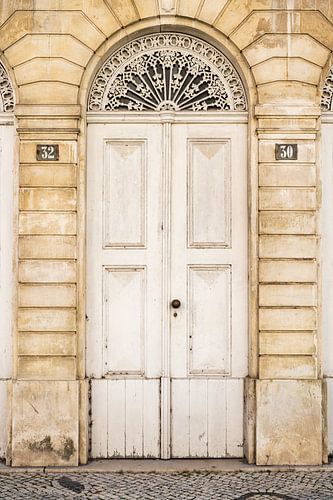 Weiße Tür in Aveiro, Portugal