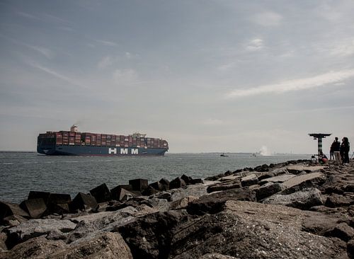 Containerschip voor de Maasvlakte.