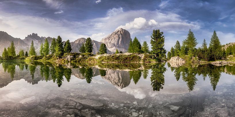 Bergmeer in de Dolomieten met een prachtige weerspiegeling van Voss fotografie