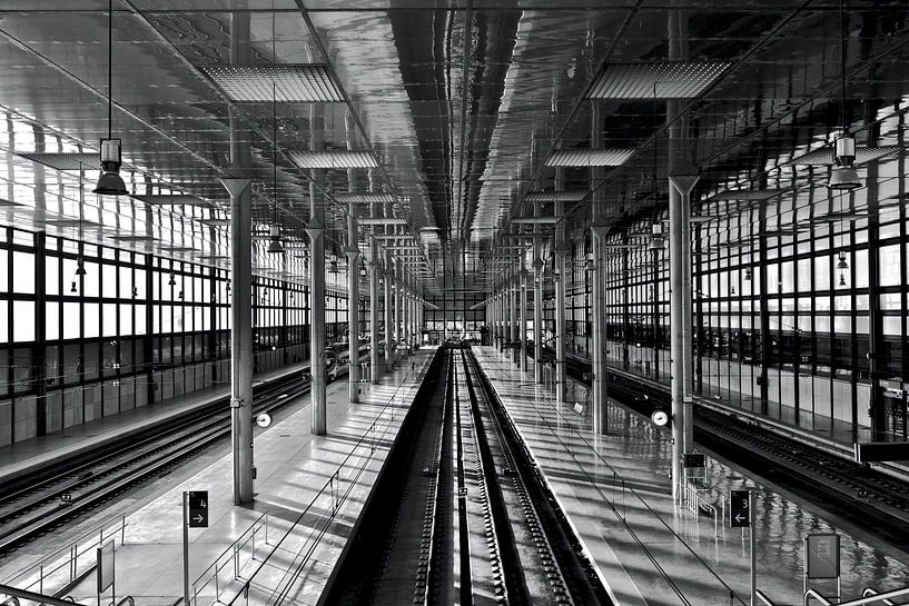 Une gare monochrome et lumineuse à Cadix par Silva Wischeropp