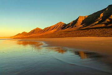 Dream beach at sunset by Markus Lange