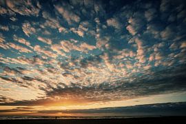 At the beach von Richard Marks
