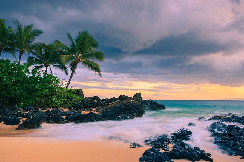 Zonsondergang Secret Beach, Maui, Hawaii van Henk Meijer Photography