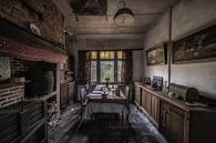 Wohnzimmer eines verlassenen Hauses in Belgien von Steven Dijkshoorn Miniaturansicht