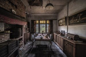 Salon d'une maison abandonnée en Belgique sur Steven Dijkshoorn