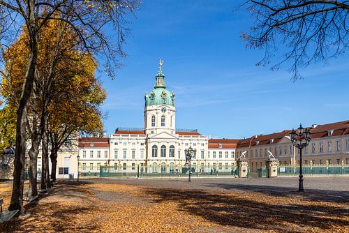BERLIJN Paleis Charlottenburg in warm herfstlicht