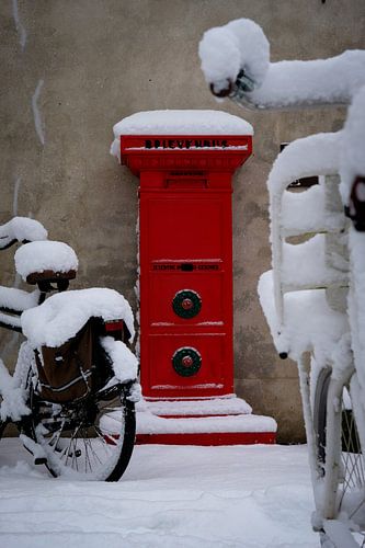 Nostalgic snowy letterbox