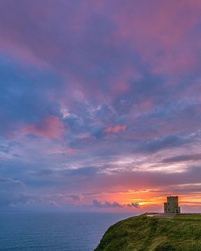 Zonsondergang bij de O'Brien's Tower, Ierland