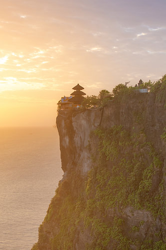 Coucher de soleil sur la falaise d'Uluwatu