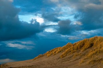 dunes an sky by Eelke Cooiman