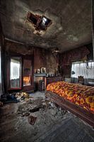 Urbex slaapkamer met prachtig verval