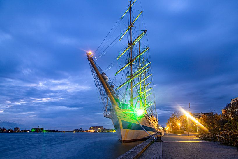 Russian tall ship MIR at Bontekai in Wilhelmshaven by night by Rolf Pötsch