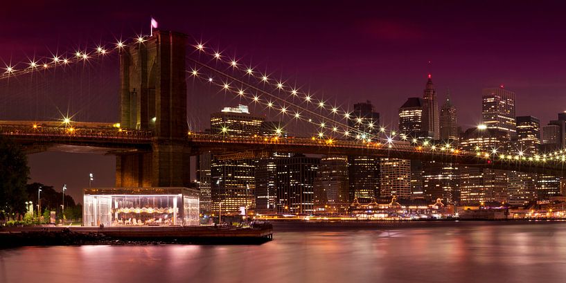 MANHATTAN Brooklyn Bridge bij nacht van Melanie Viola