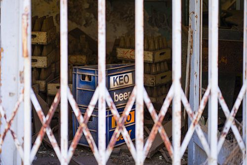 Varosha, Kisten mit Keo-Bier, etwa 50 Jahre alt