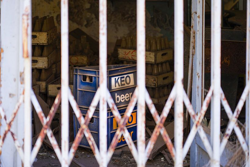 Varosha, Kisten mit Keo-Bier, etwa 50 Jahre alt von Nicole